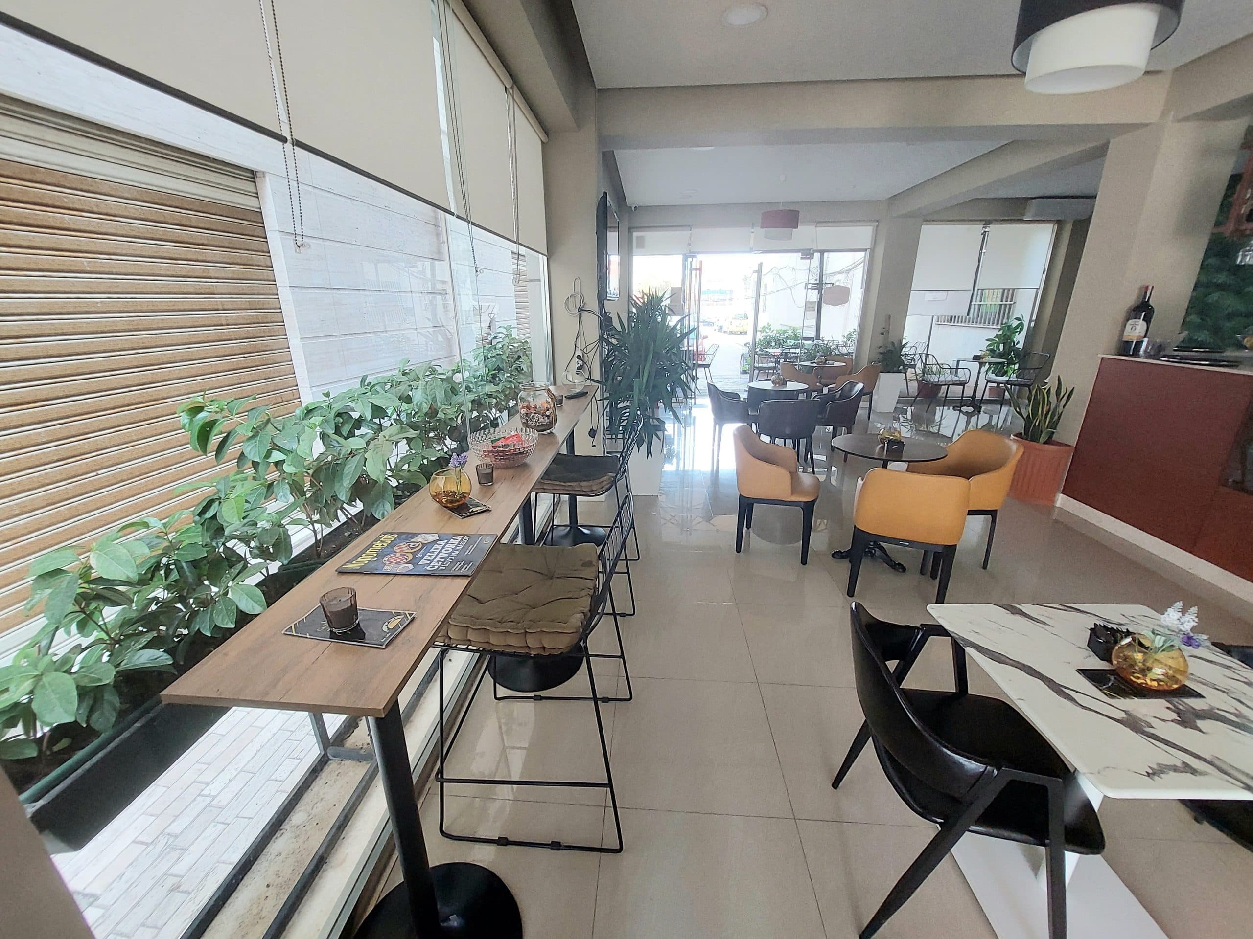 JEPET ME QERA AMBIENT BIZNESI ,PRANE BANKES BKT , DURRES. 3