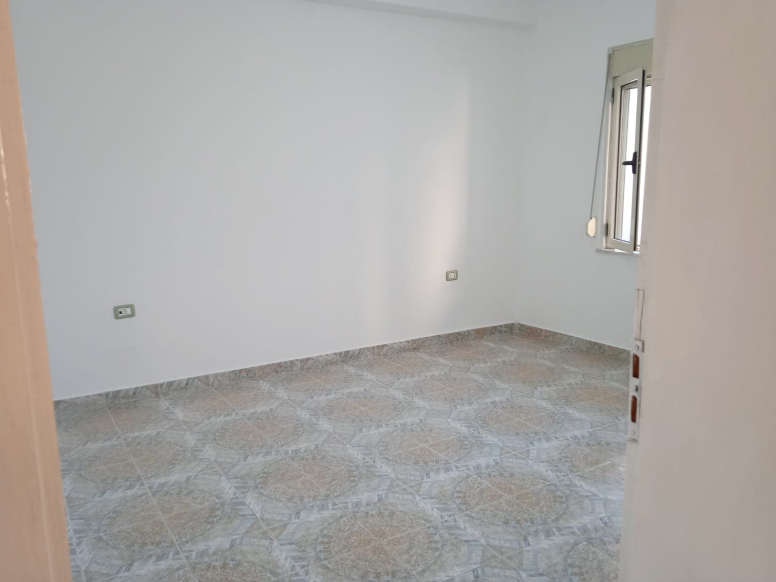 SHITET APARTAMENT 2+1 PRANE FUSHES SE RERES,LAGJA 18,DURRES. 2