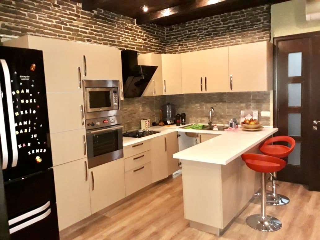 JEPET ME QERA APARTAMENT 2+1 TE LULISHTJA 1 MAJI,DURRES! 2
