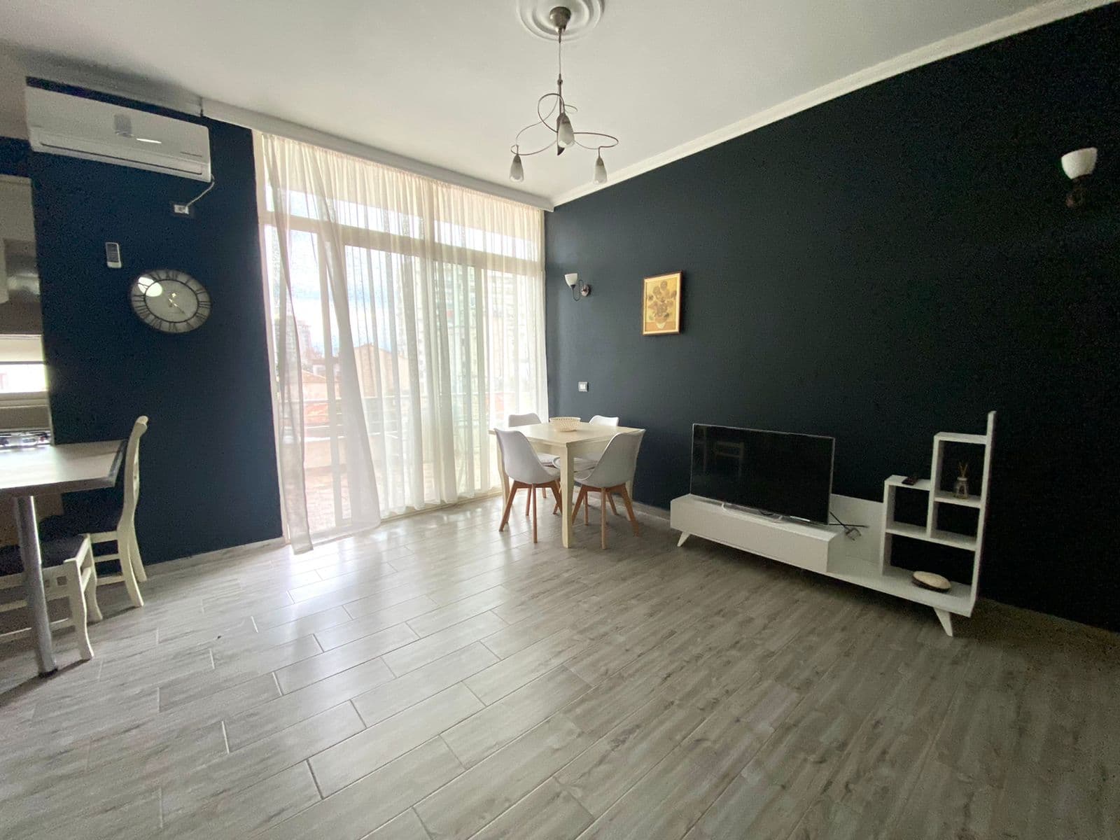 JEPET PER QERA KATI 3 I NJE VILE TEK RRUGA E KUMINIT, DURRES.