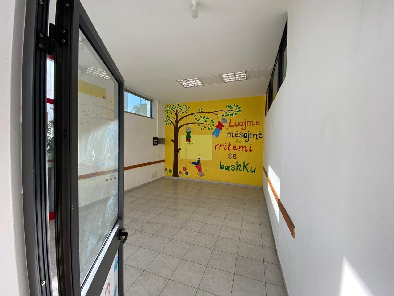 JEPET ME QERA AMBIENT BIZNESI, RROTA E QERRES, DURRES 2