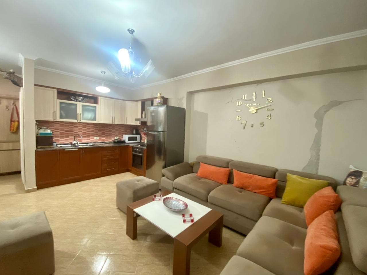 SHITET APARTAMENT 2+1 PRANE EXTRA MARKET PLAZH,DURRES. 2