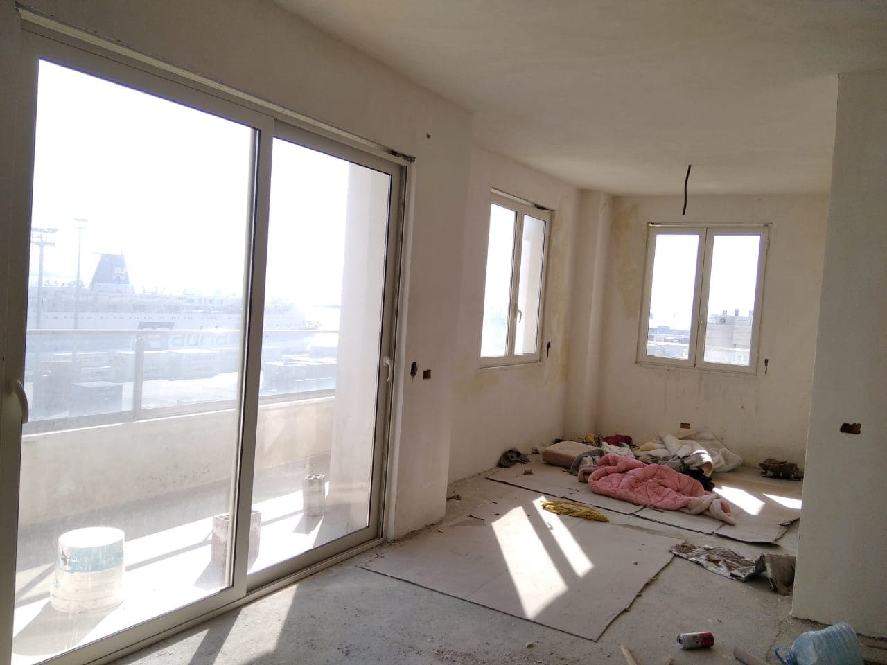 SHITET APARTAMENT 2+1 ME PAMJE NGA DETI,RRUGA E PORTIT,DURRES. 3