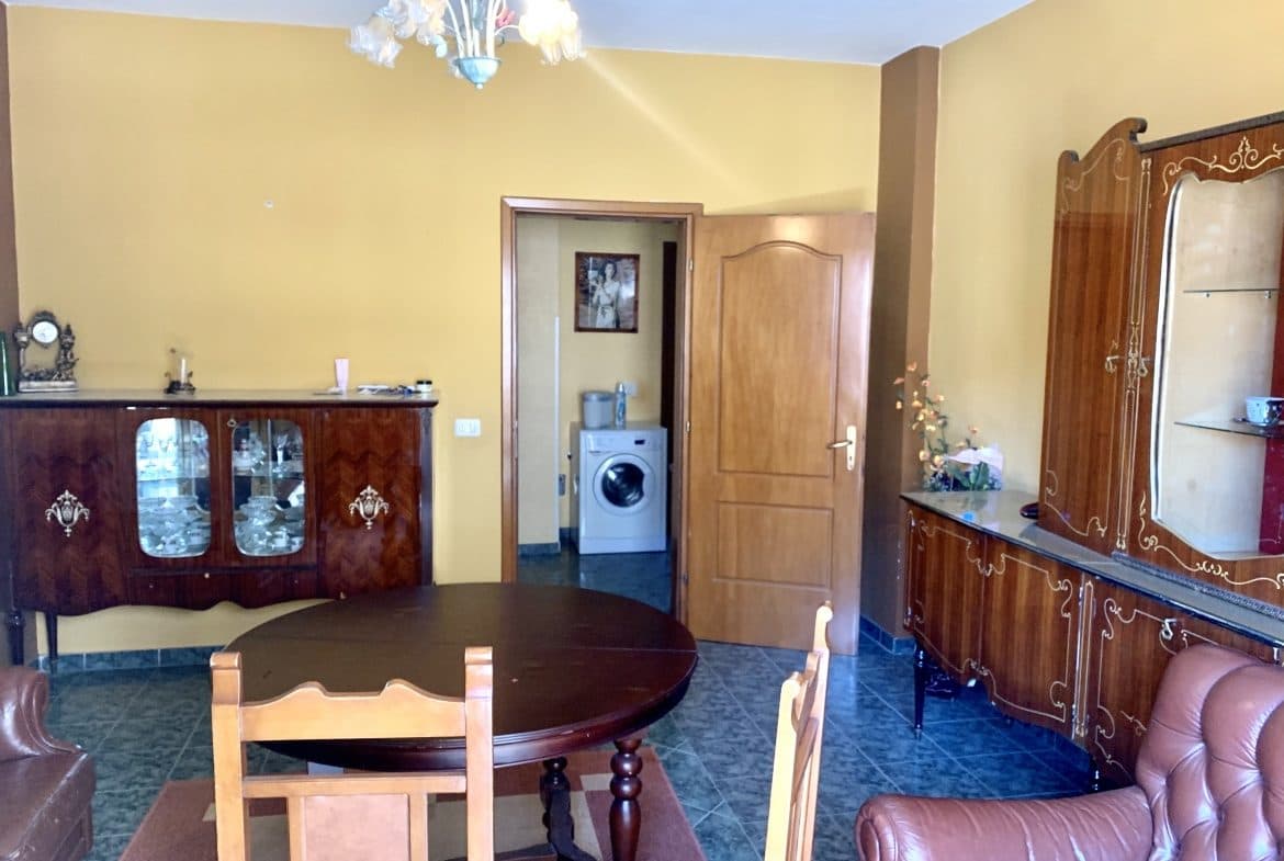 SHITET APARTAMENT 2+1 PRANE ISH RAJONIT TE POLICISE, DURRES. 2