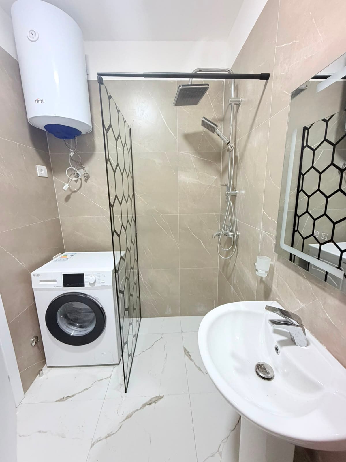 JEPET ME QERA APARTAMENT 1+1 NE KOMPLEKSIN EON, GOLEM