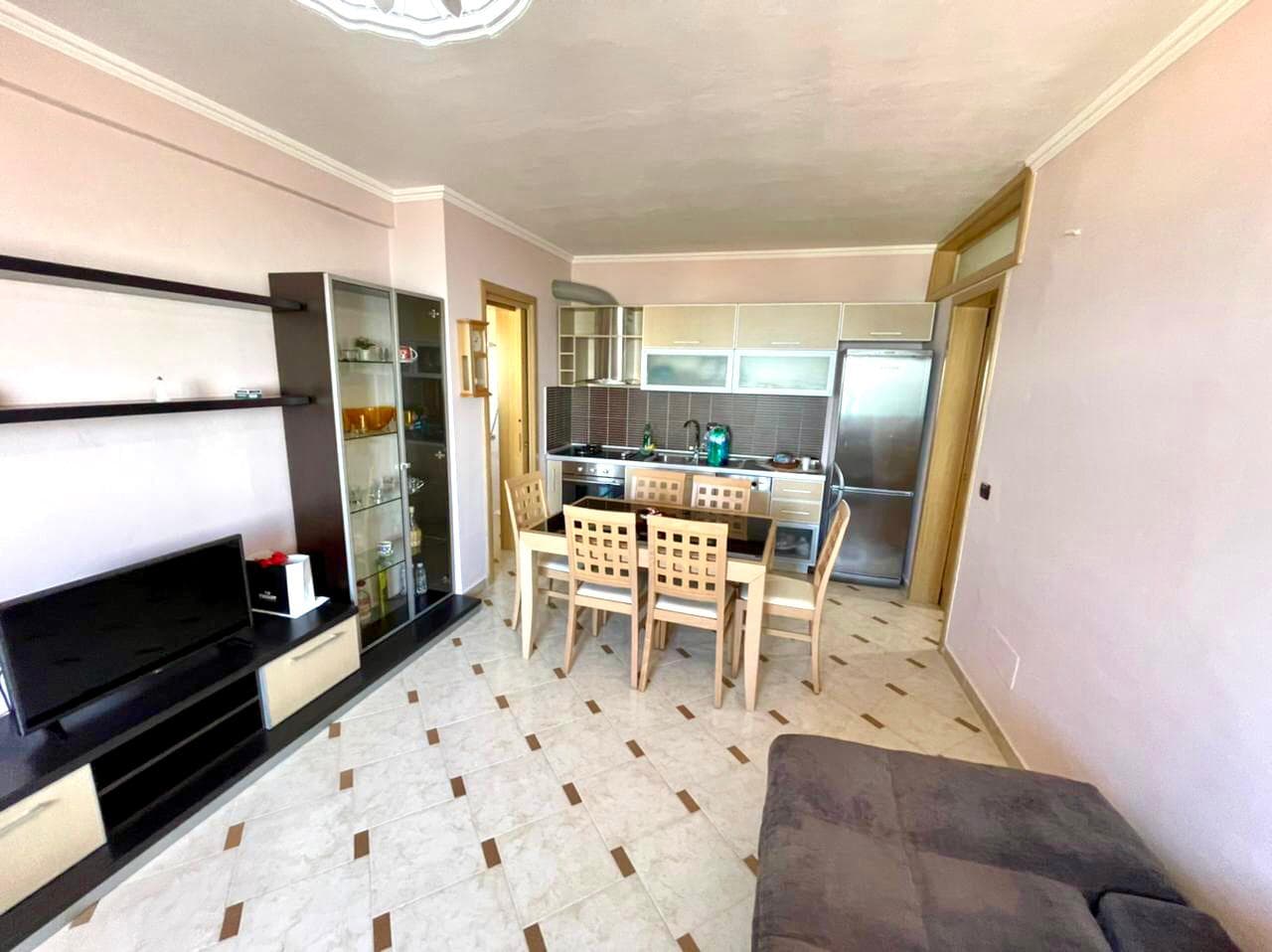 SHITET APARTAMENT 2+1 VOLLGA PRANE RESTORANT ARTUR, DURRES. 2