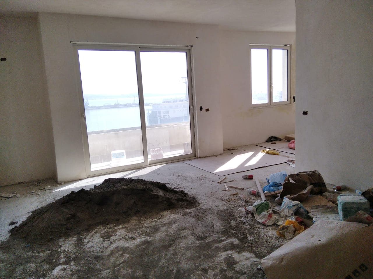 SHITET APARTAMENT 2+1 ME PAMJE NGA DETI,RRUGA E PORTIT,DURRES. 4