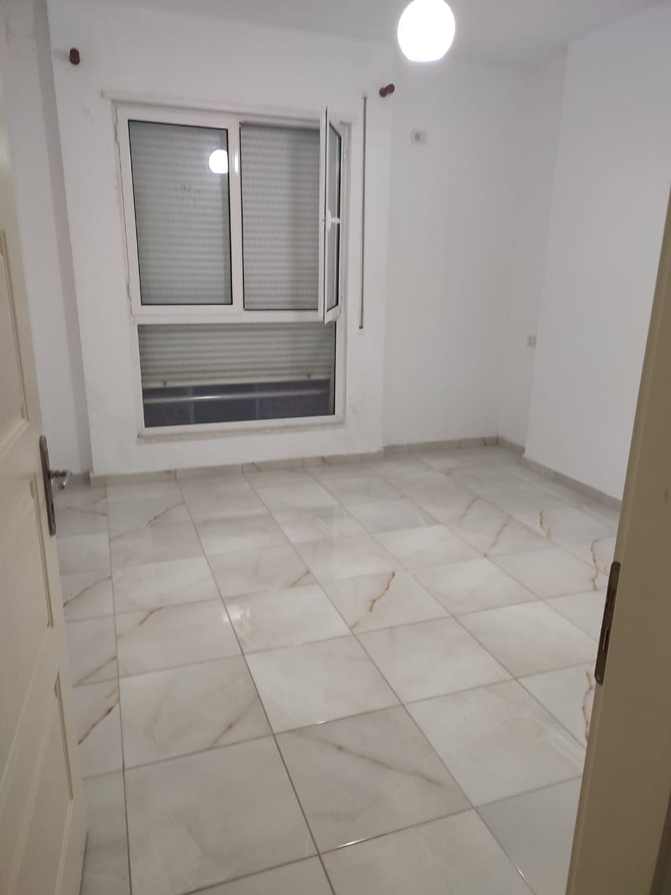 JEPET ME QERA APARTAMENT 1+1 PRANE SPITALIT,DURRES. 2