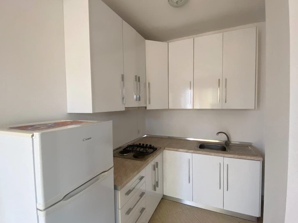 SHITET APARTAMENT 1+1+ VERANDE,PRANE GJYKATES,QENDER,DURRES. 2