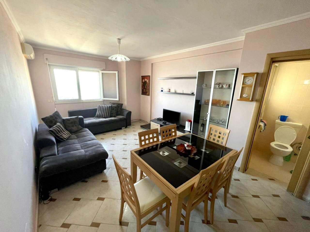 SHITET APARTAMENT 2+1 VOLLGA PRANE RESTORANT ARTUR, DURRES.