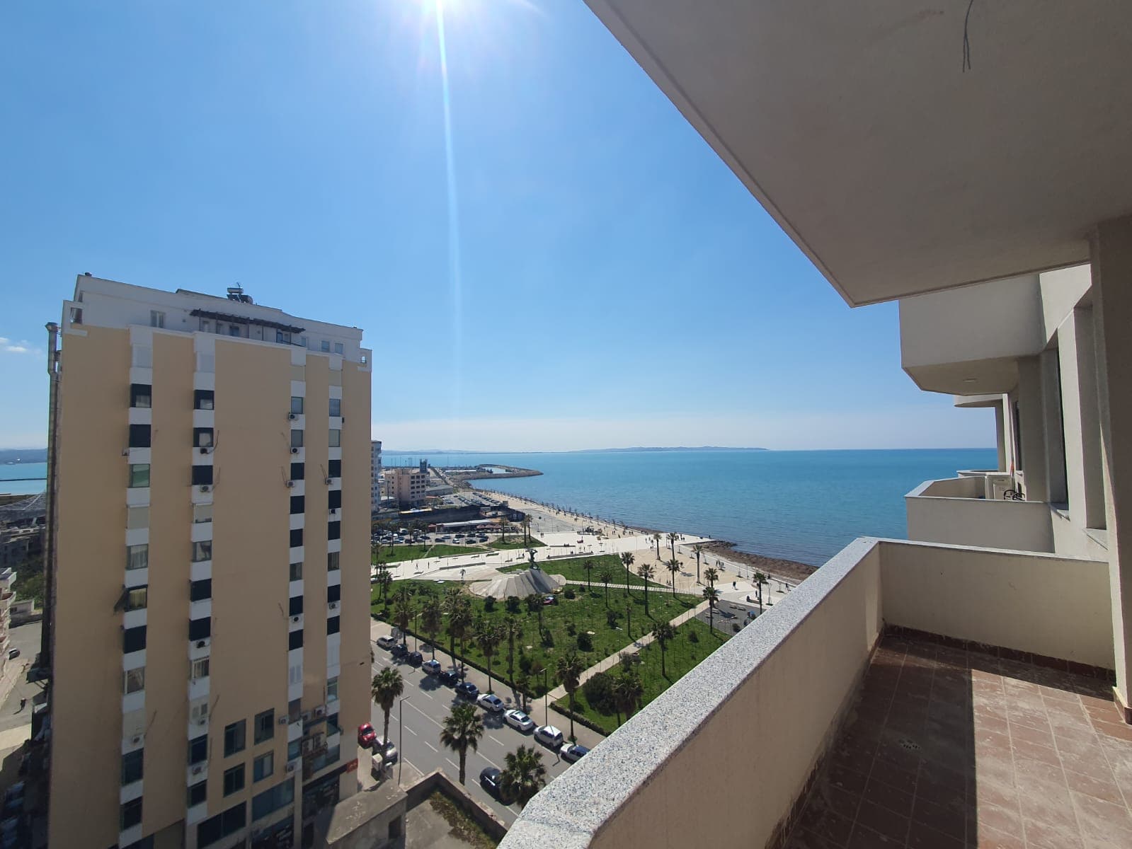 SHITET APARTAMENT 2+1 ME PAMJE DETI,VOLLGA,DURRES.