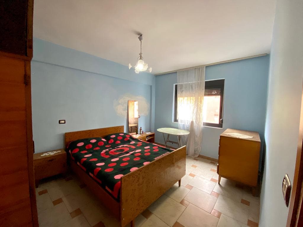 SHITET APARTAMENT 2+1 LAGJA 6, PRANE ISH RAJONIT, DURRES. 4