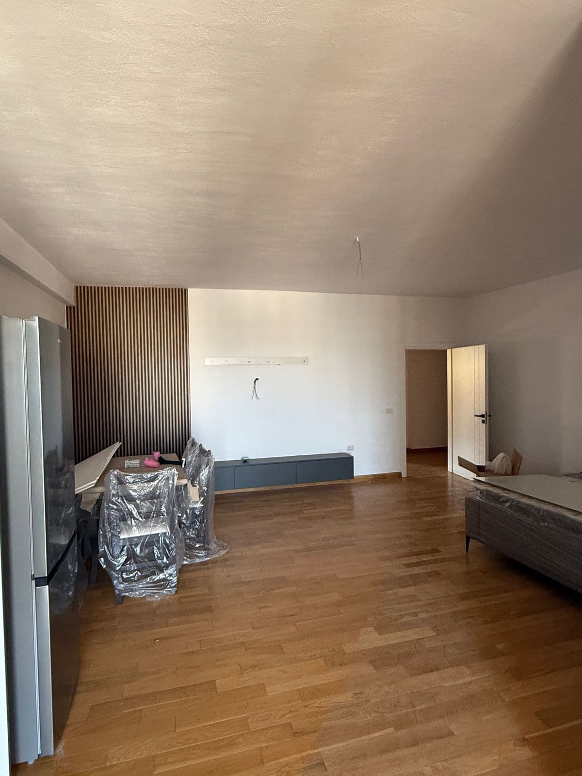 JEPET ME QERA APARTAMENT 2+1 TEK STACIONI TRENIT DURRES 4