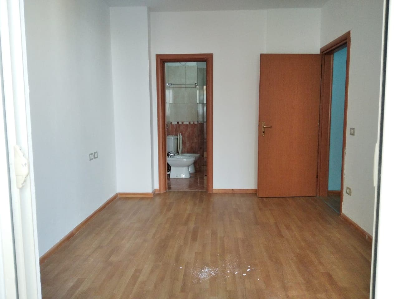 SHITET APARTAMENT 2+1 LAGJA 5 PRANE ISH RAJONIT,DURRES. 4
