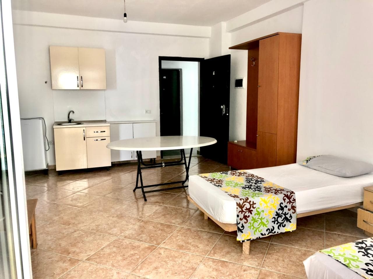 SHITET APARTAMENT 1+1 PRANE SHKEMBIT TE KAVAJES, DURRES.