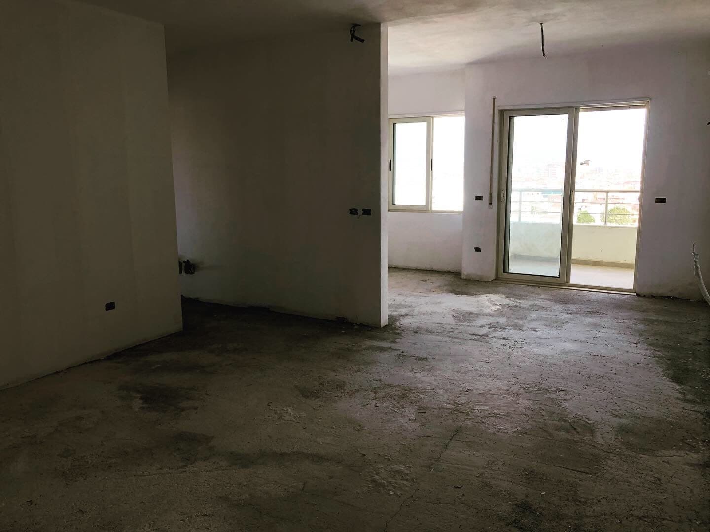 SHITET APARTAMENT 3+1 PRANE TREGUT FSHATAR,DURRES! 2