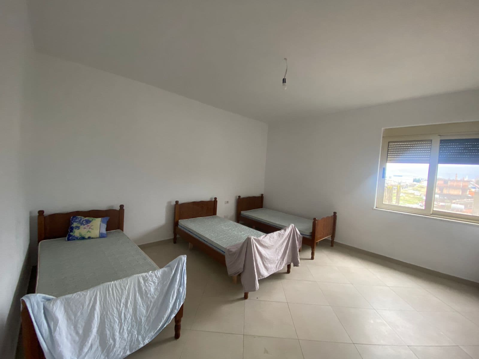JEPET ME QERA APARTAMENT 2+1 PRANE ISH KENETES,DURRES. 4