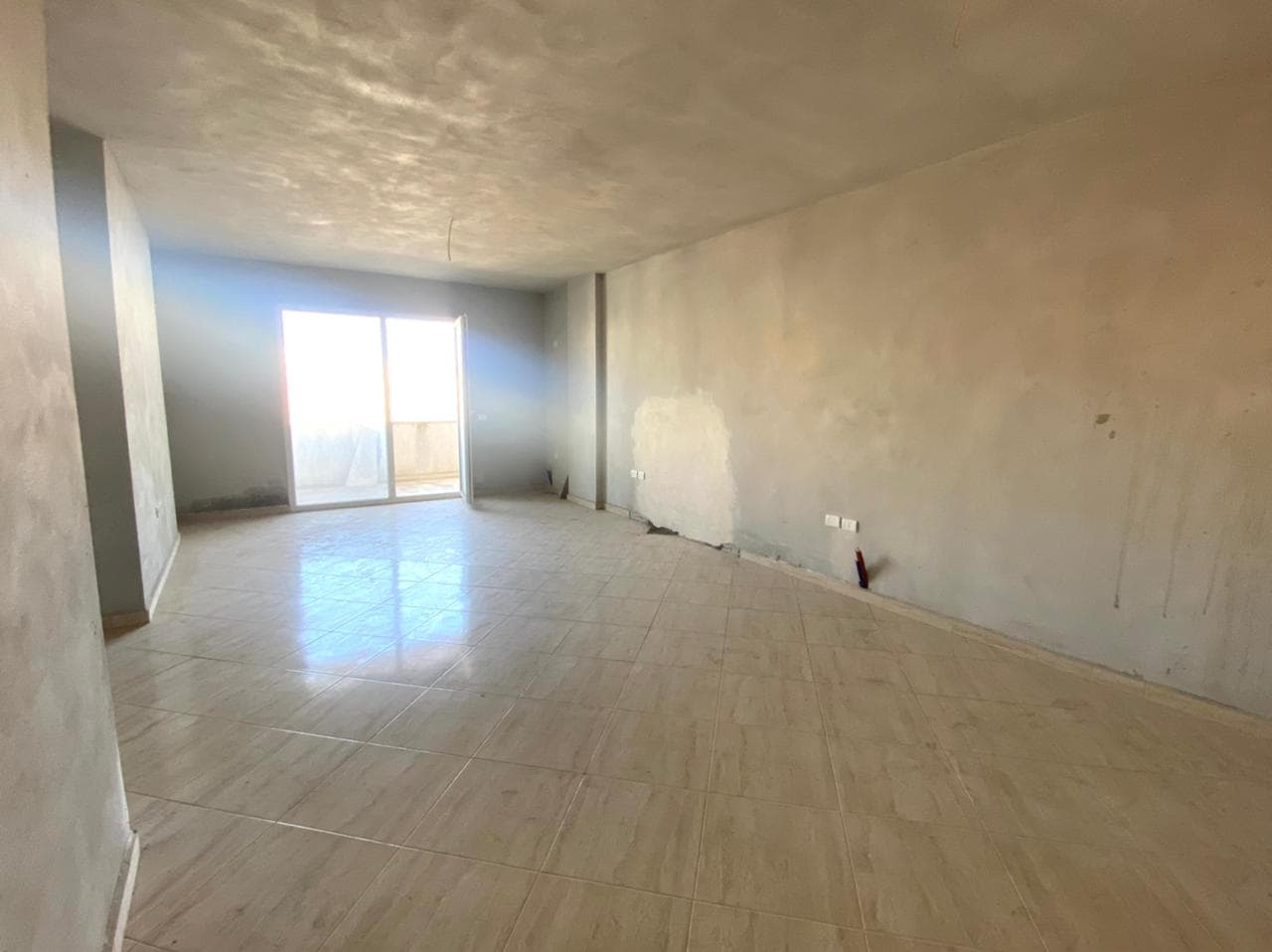 SHITET APARTAMENT 1+1 PRANE STACIONIT TE TRENIT ,DURRES.