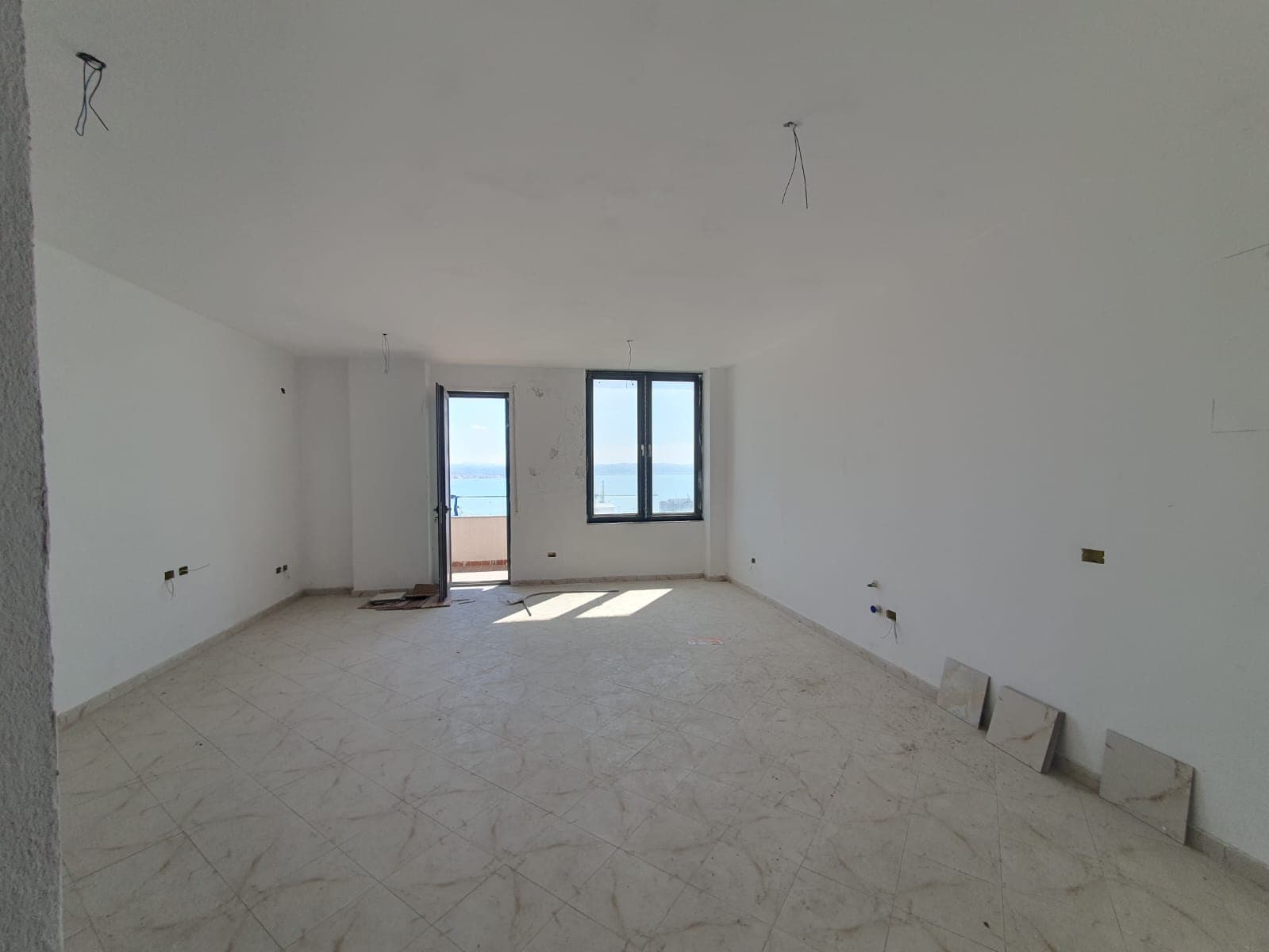SHITET APARTAMENT 2+1 ME PAMJE DETI,VOLLGA,DURRES. 4
