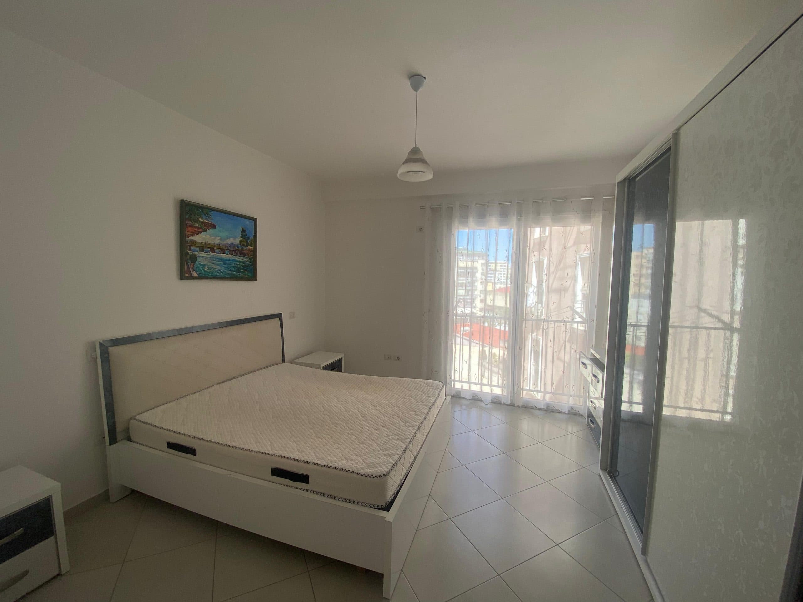 JEPET ME QERA APARTAMENT 1+1, VALUTA PRANE PASTICERI PELIKANI, DURRES 2