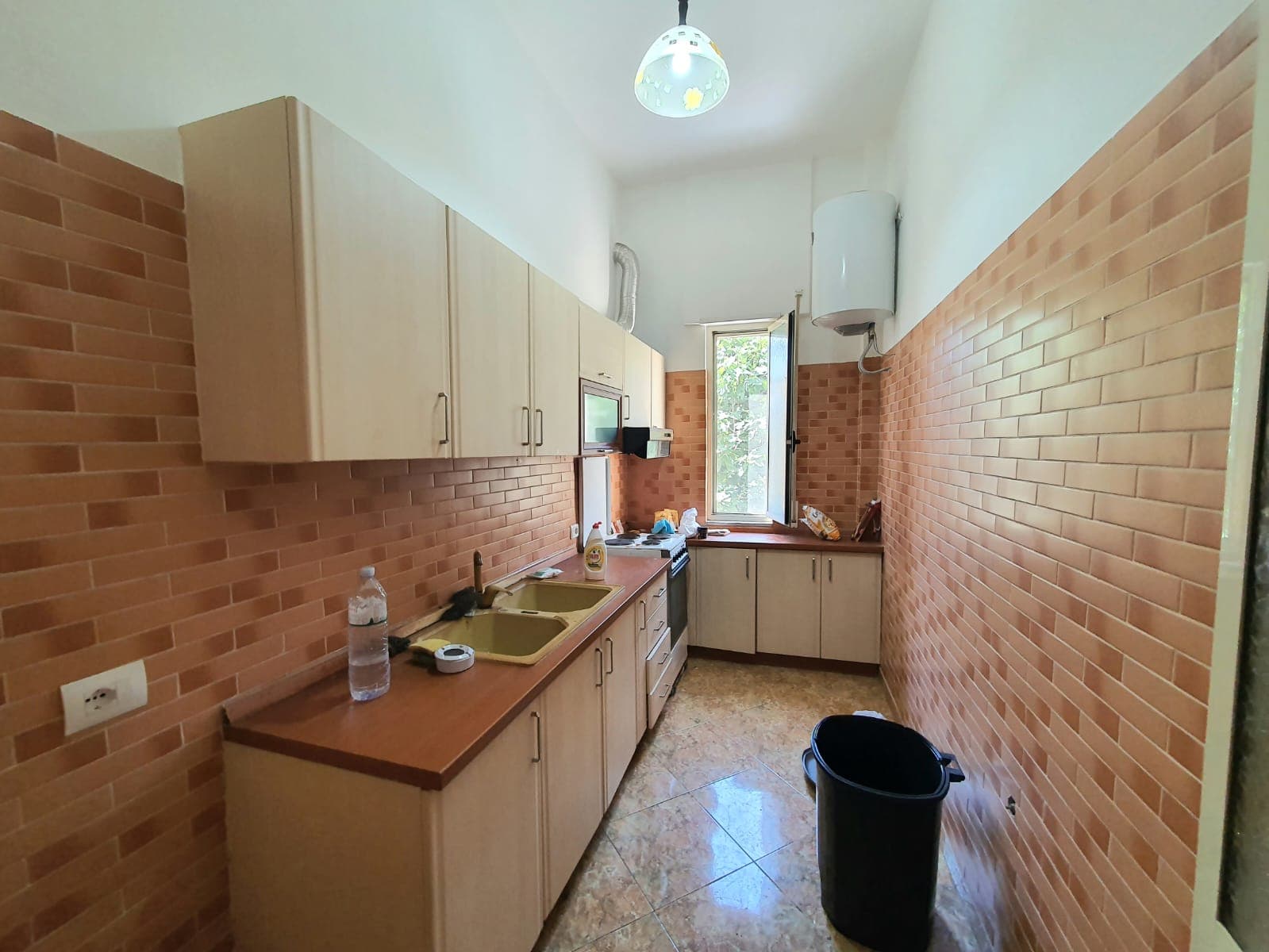 SHITET APARTAMENT 2+1 PRANE SHKOLLES GJERGJ KASTRIOTI,DURRES.
