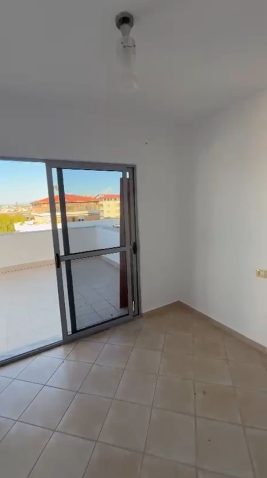 SHITET APARTAMENT 2+1+VERANDE, RROTA E KUQE PLAZH, DURRES. 2