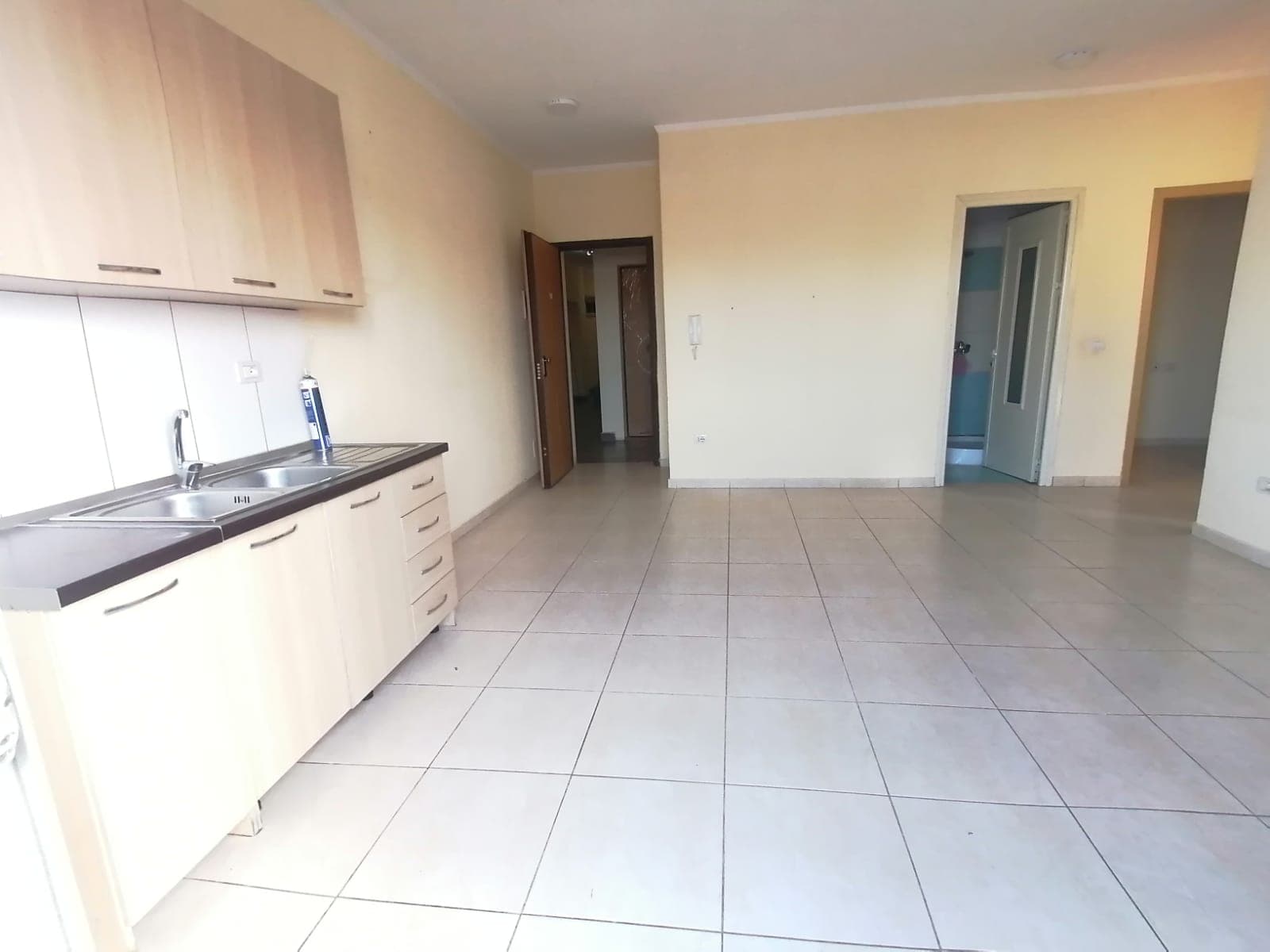 SHITET APARTAMENT 2+1 PRANE URES SE DAJLANIT,PLAZH,DURRES. 3