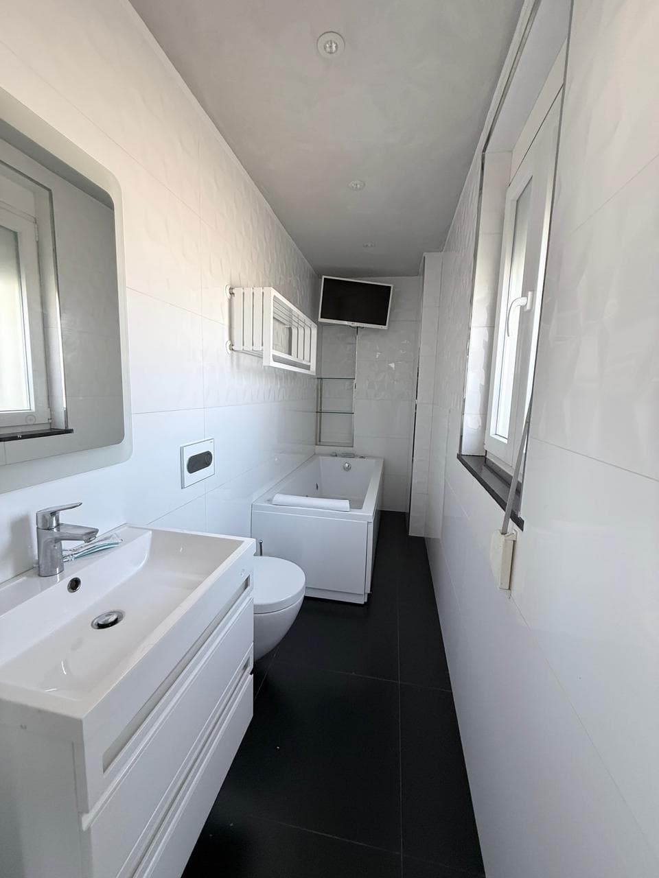 SHITET APARTAMENT 2+1+2 RRUGA PORTIT 3