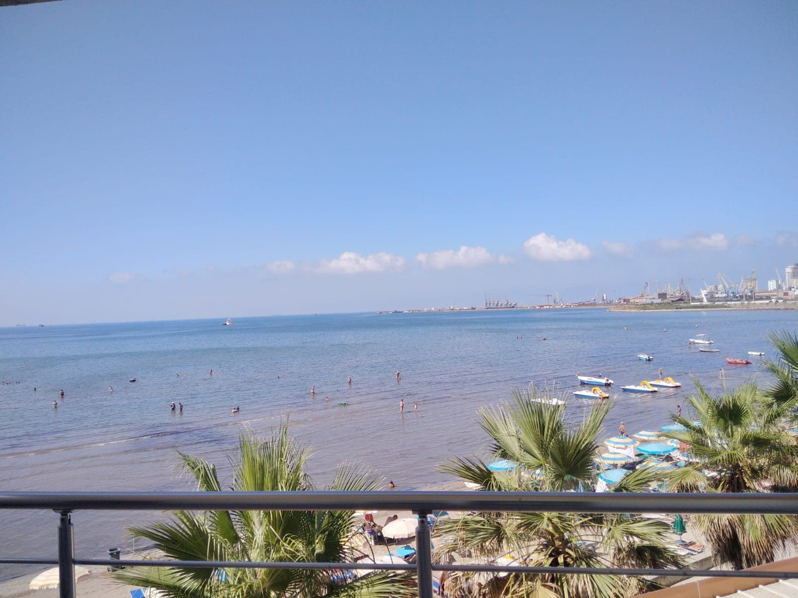 SHITET APARTAMENT 2+1 ME PAMJE NGA DETI,PRANE URES SE DAJLANIT,PLAZH,DURRES.
