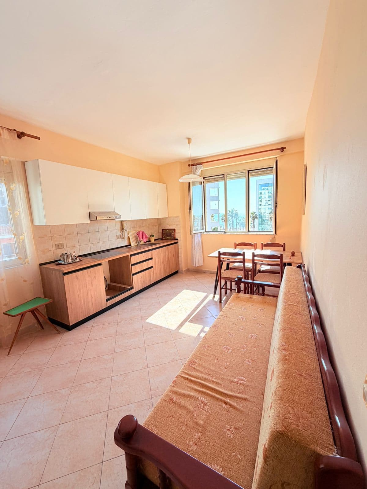 JEPET ME QERA APARTAMENT 2+1 PRANE HOTEL ARVI VOLLGA, DURRES
