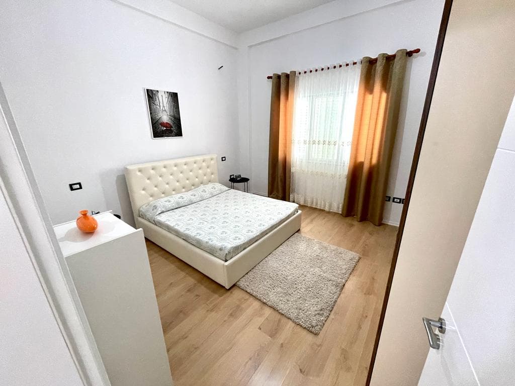 JEPET ME QERA KATI I PARE I NJE VILE PRANE ZJARRFIKESES,DURRES. 3