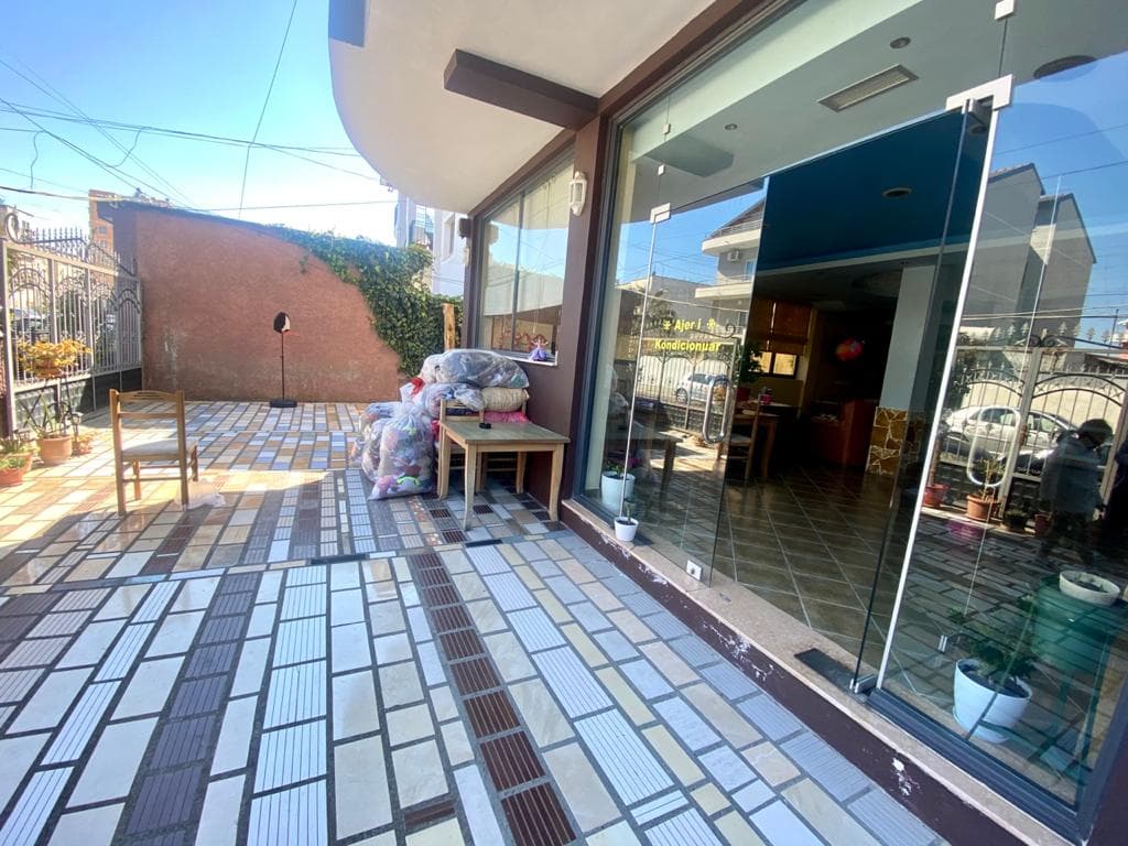 JEPET ME QERA AMBIENT BIZNESI LAGJA 18, RRUGA MUJO ULQINAKU , DURRES. 3