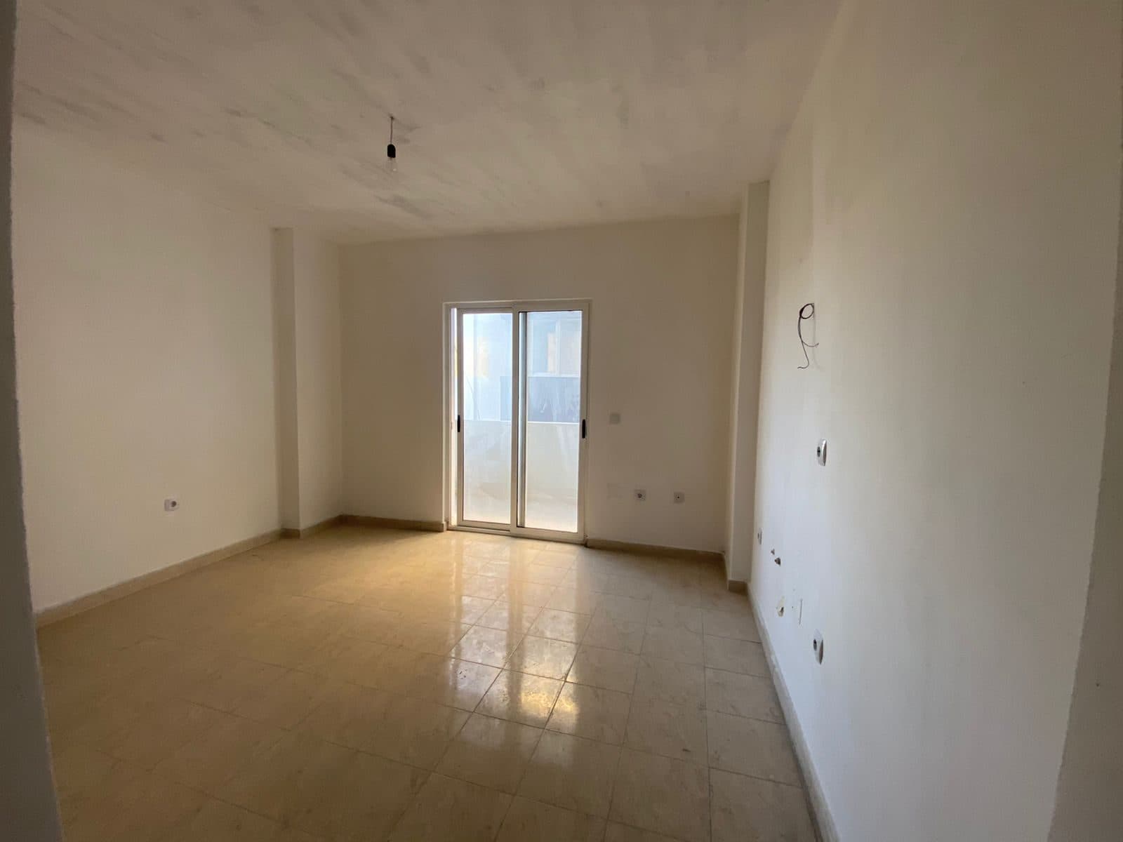 SHITET APARTAMENT 1+1 PRANE SHKOLLES BAJRAM CURRI.PLAZH,DURRES. 3