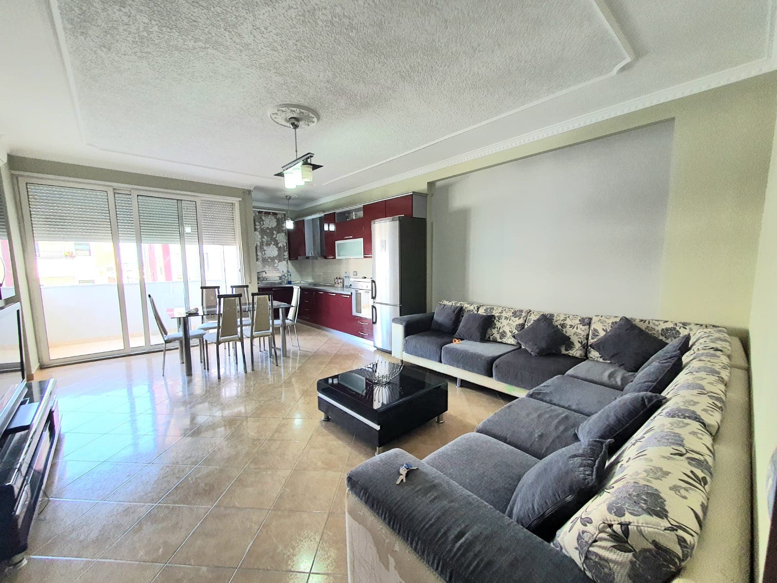 SHITET APARTAMENT 2+1+2+ VERANDE PRANE KAZAZIT,DURRES.