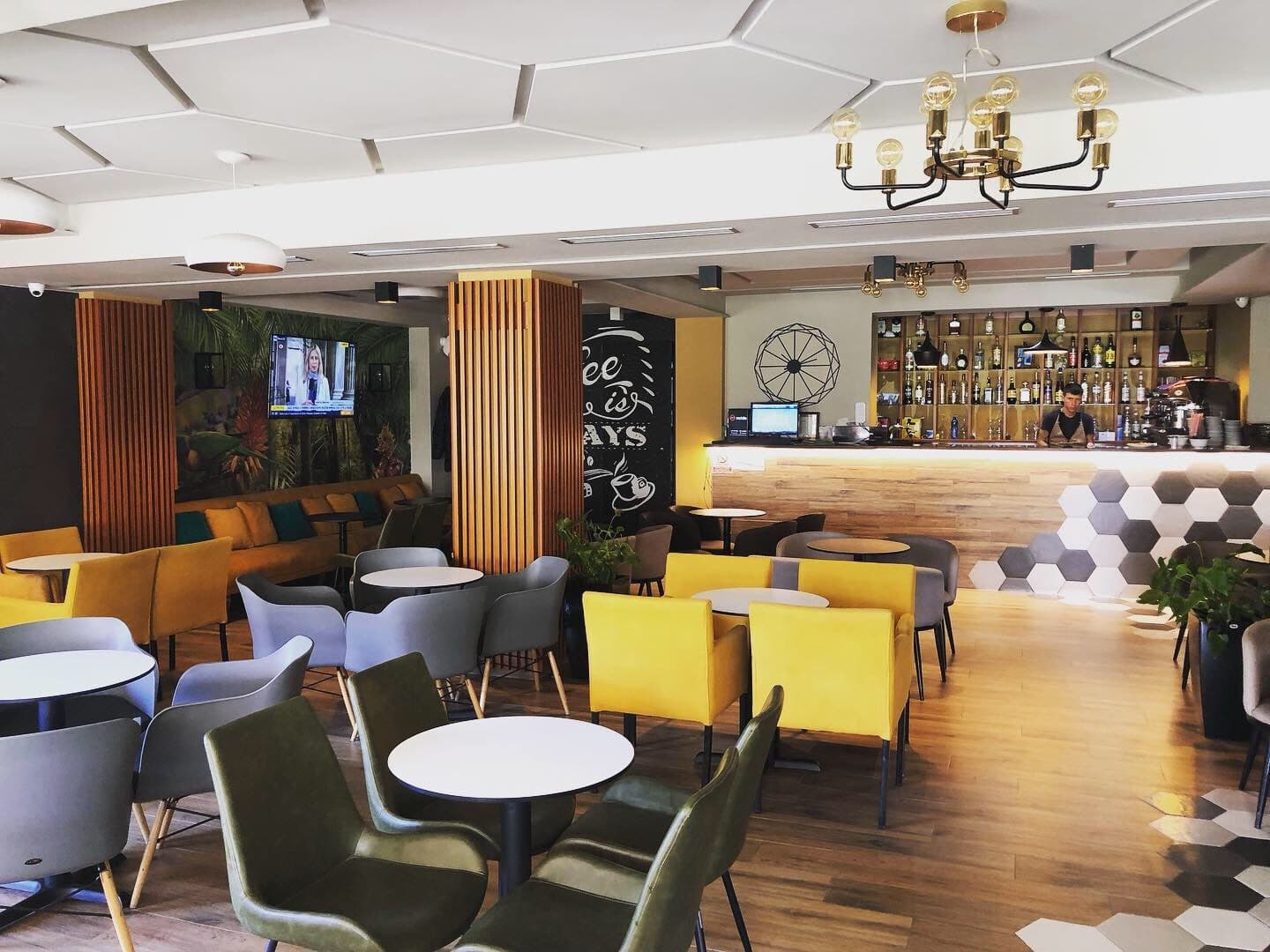 SHITET AMBJENT BIZNESI BAR CAFFE TE STACIONI I TRENIT,LULISHTJA DURRES!