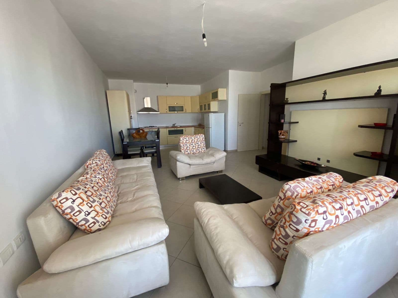 JEPET ME QERA APARTAMENT 1+1 PRANE STACIONIT TE TRENIT,DURRES 3
