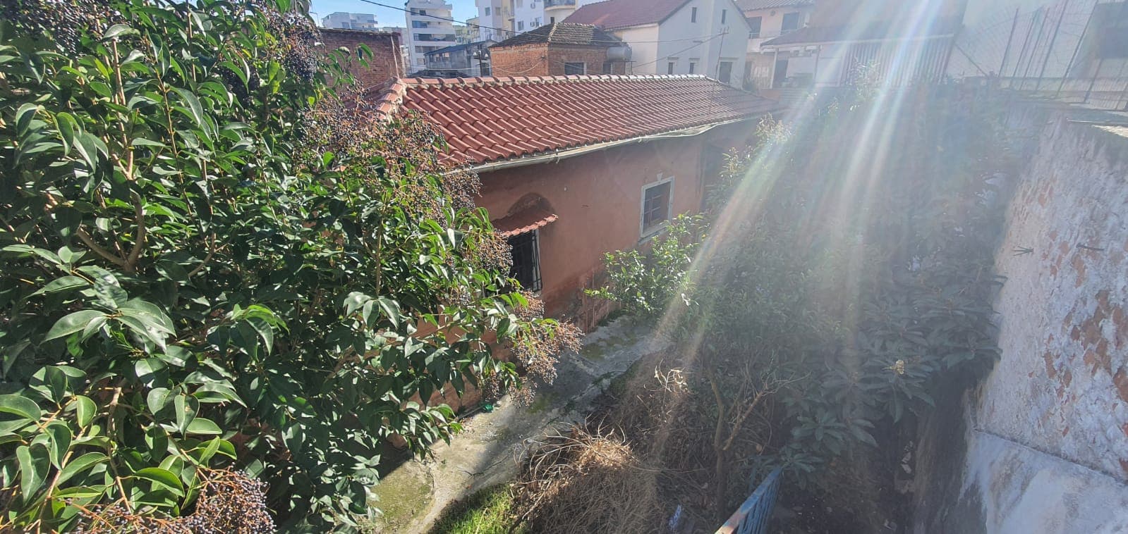 SHITET SHTEPI PRIVATE,PRANE DREJTORISE SE POLICIS,DURRES.