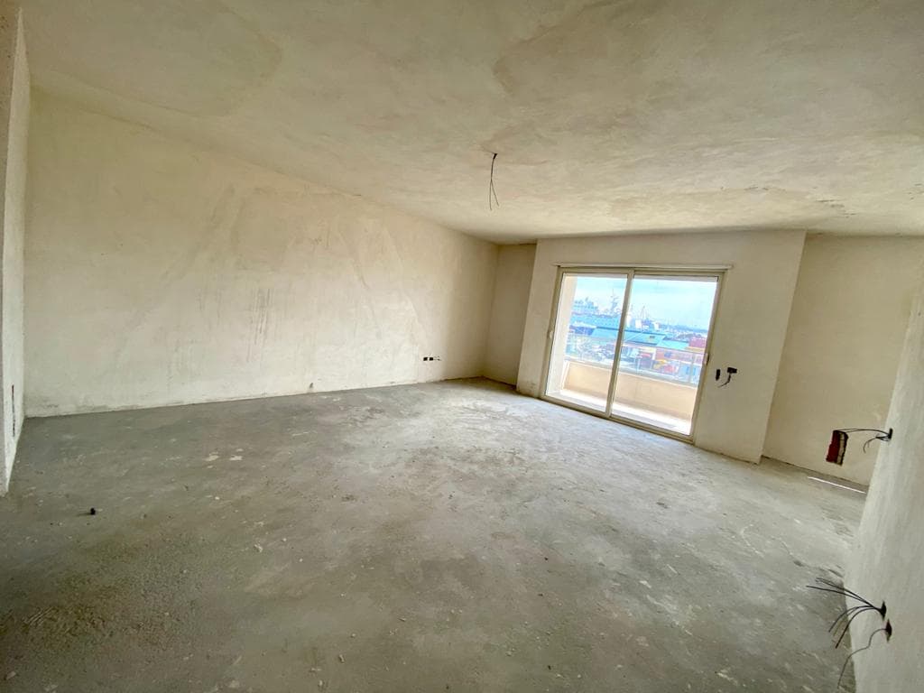 SHITET APARTAMENT 3+1 ME PAMJE NGA DETI,RRUGA E PORTIT,DURRES. 3