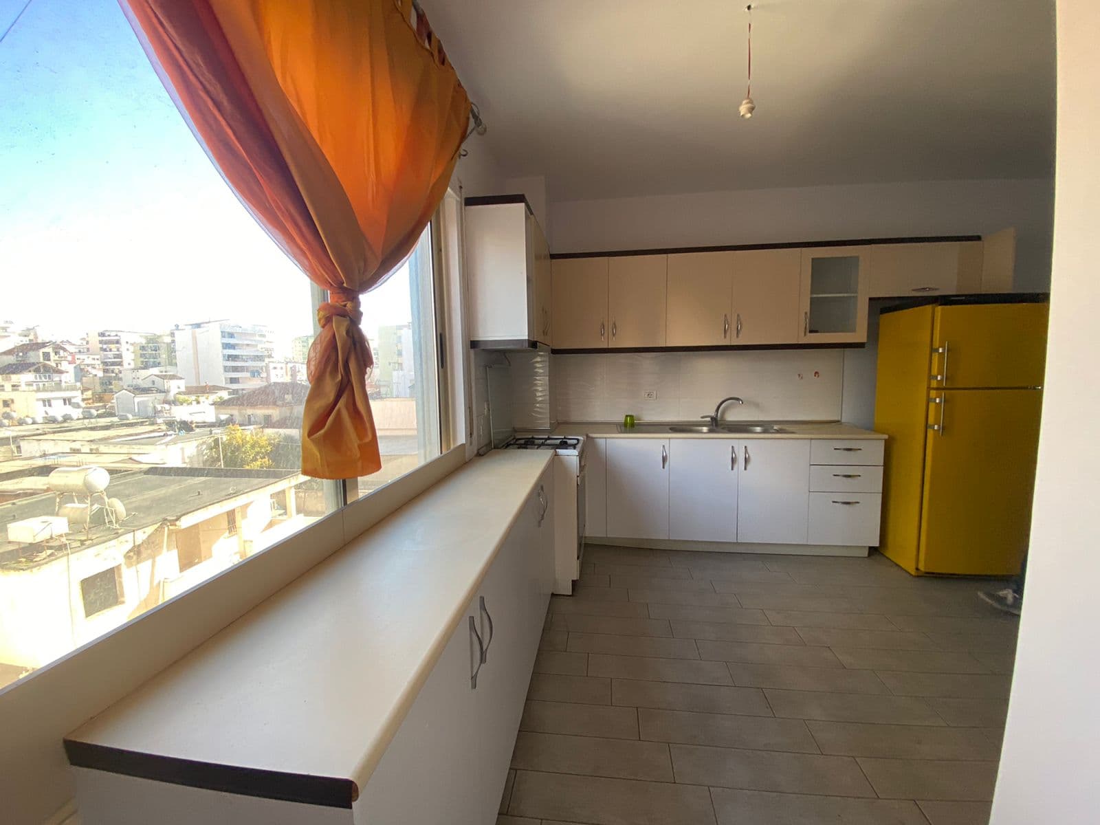SHITET APARTAMENT 2+1 + GARAZHD PRANE DREJTORIS SE POLICIS,DURRES. 2