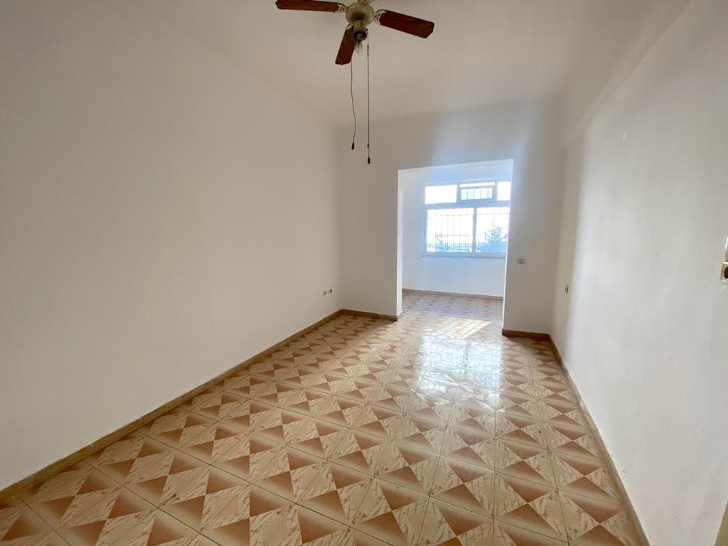 SHITET APARTAMENT 2+1 PRANE STACIONIT TE TRENIT, QENDER, DURRES.