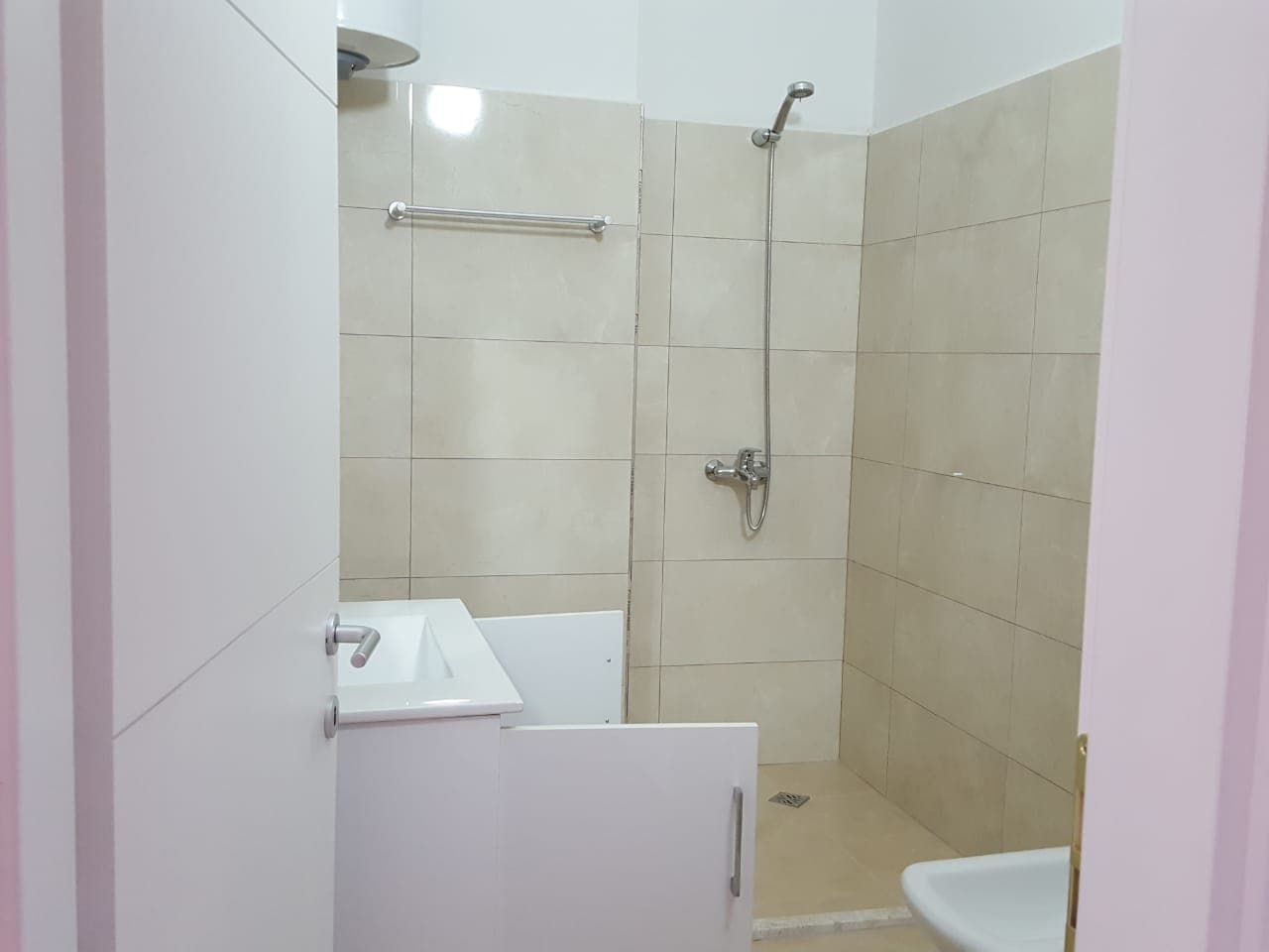 SHITEN APARTAMENTE 1+1 PRANE HOTEL FLOWER,GOLEM,DURRES. 4
