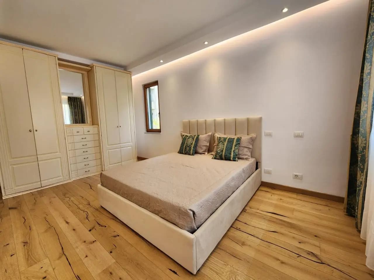 JEPET ME QERA TRIPLEX + 2 GARAZHE, VILA E ZOGUT, DURRES. 2