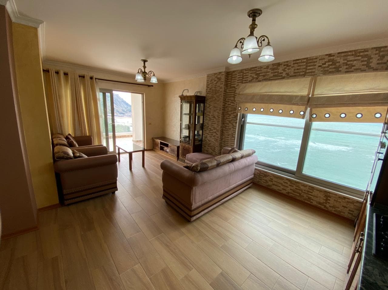 SHITET APARTAMENT 2+1 PRANE COSTA DEL SOL, CURRILA, DURRES. 3