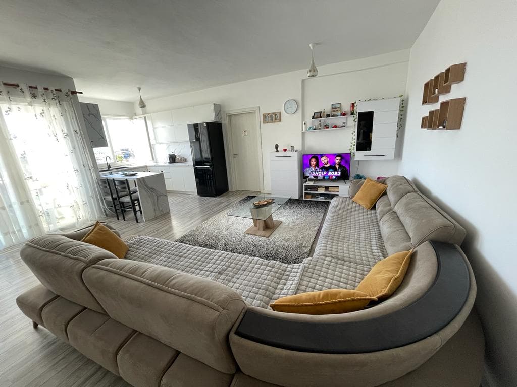 JEPET ME QERA APARTAMENT 2+1 ,PRANE KALIT TE TROJES ,PLAZH,DURRES.