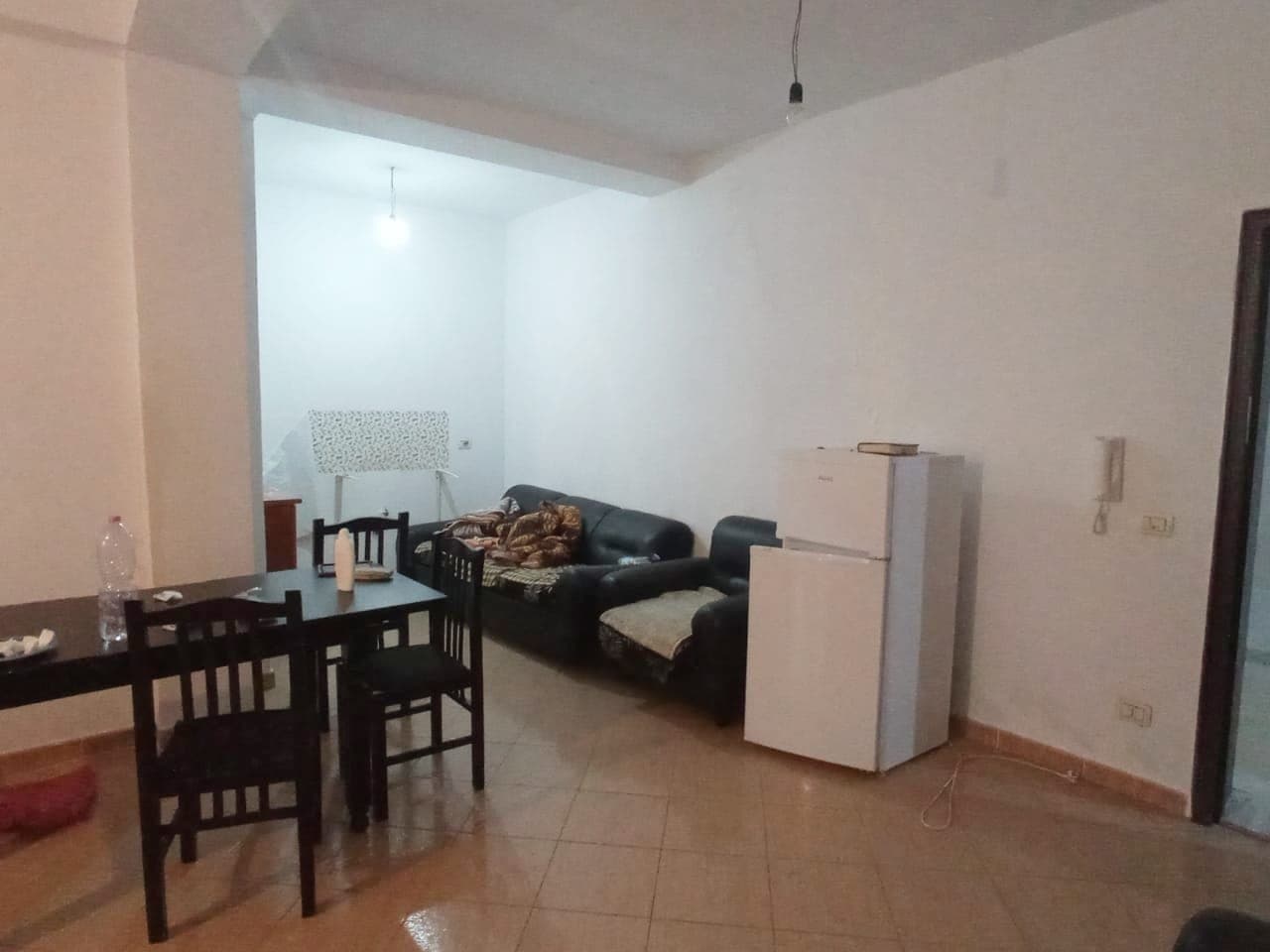 SHITET APARTAMENT 1+1 PRANE SHKOLLES BAJRAM CURRI PLAZH,DURRES. 3