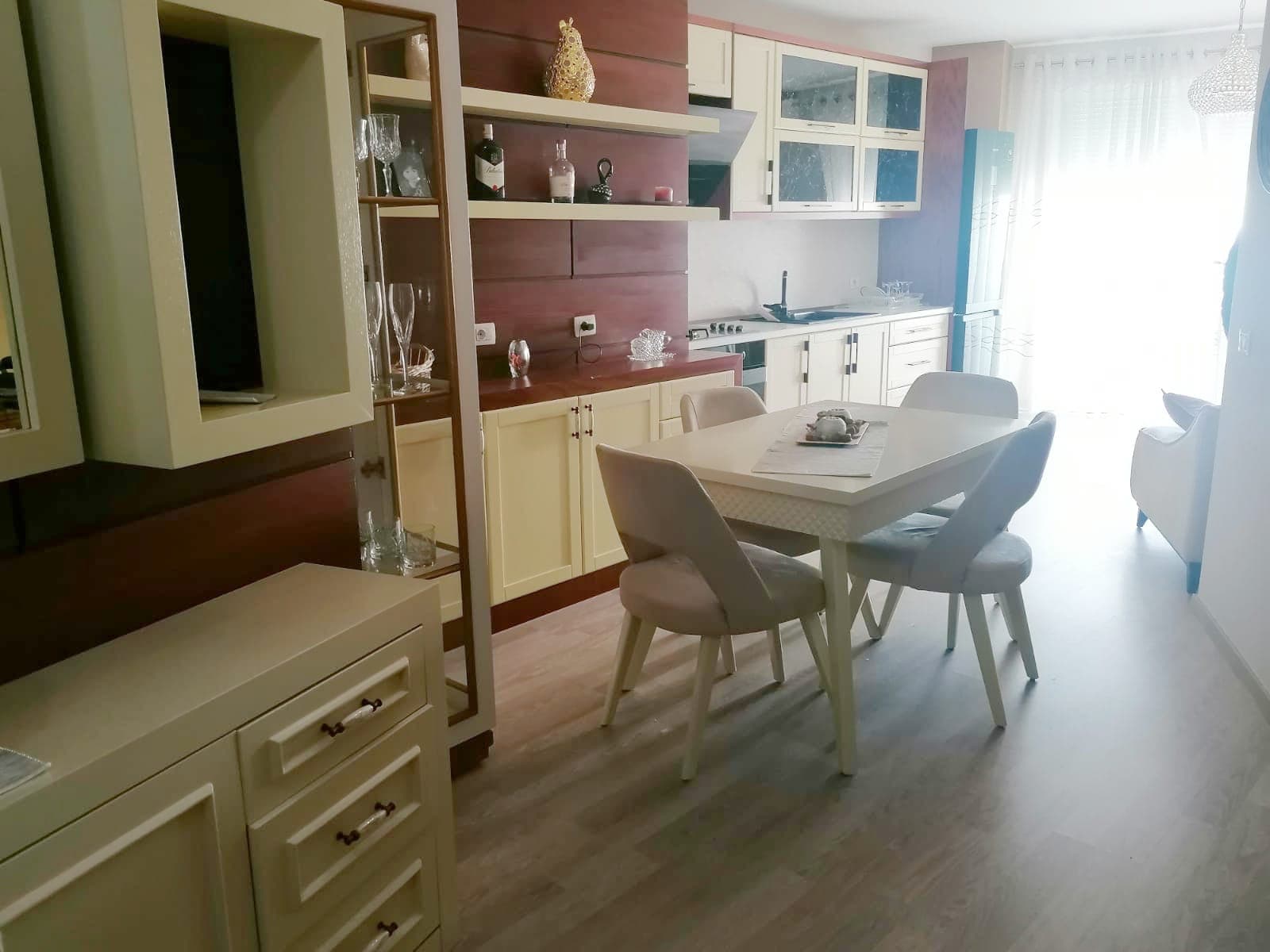 SHITET APARTAMENT 2+1 PRANE PORTIT,DURRES. 4