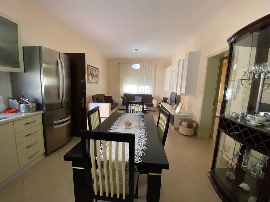 SHITET SHTEPI PRIVATE+AMBIENT BIZNESI, PRANE CEZMES FERRES,LAGJA 8 DURRES. 3