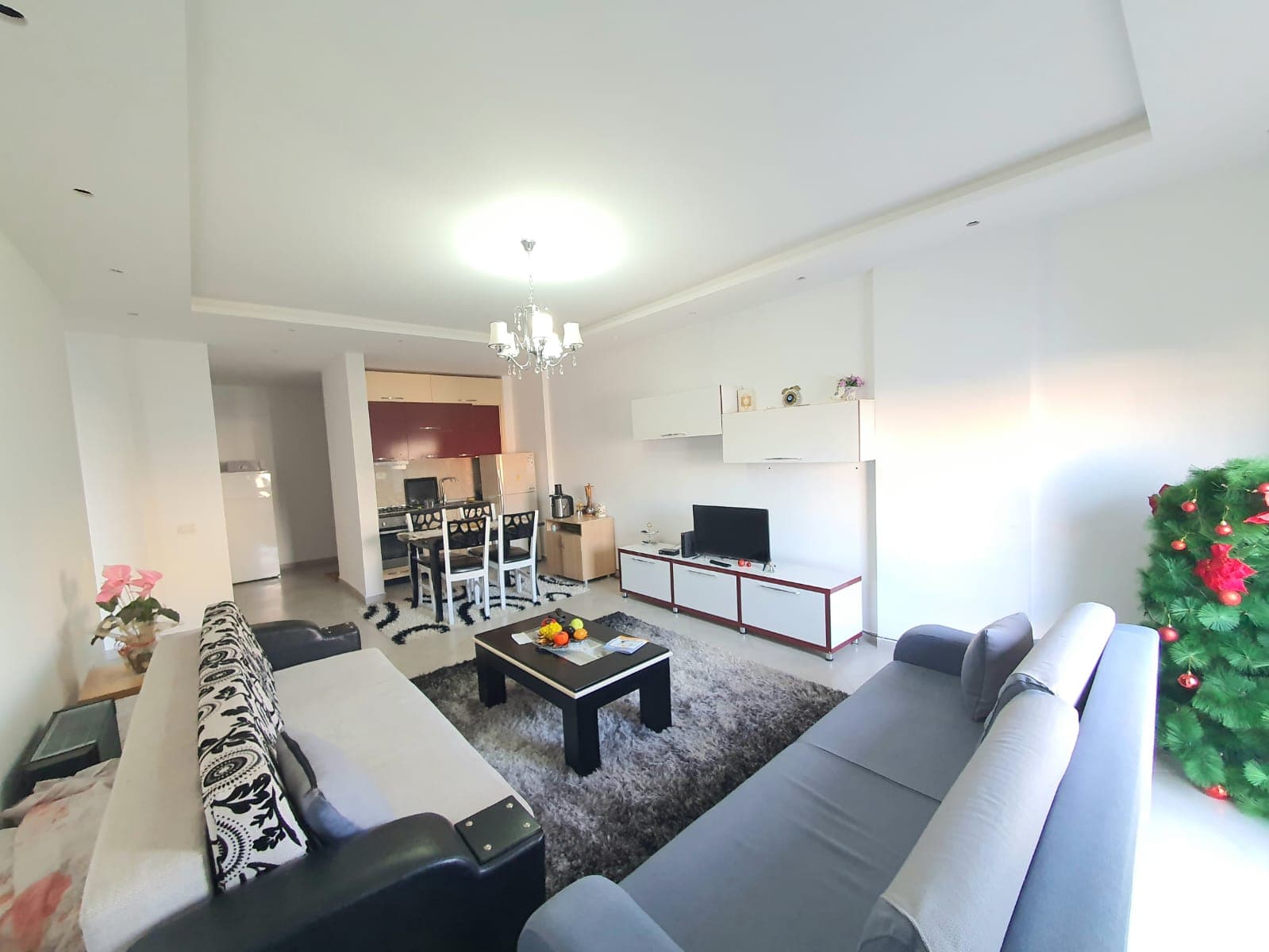 JEPET ME QERA APARTAMENT 1+1 PRANE SHKOLLES BAJRAM CURRI PLAZH, DURRES. 2