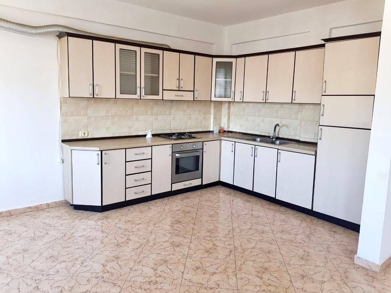 JEPET ME QERA APARTAMENT 2+1, MBRAPA DEGES POLICISE,DURRES.