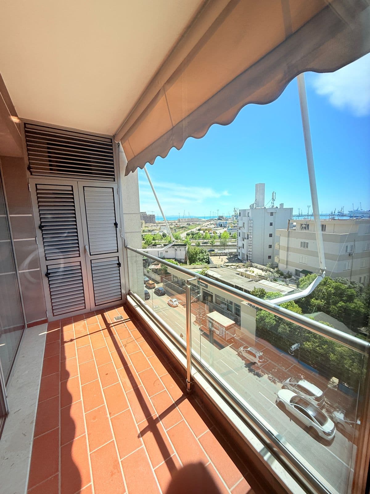 JEPET ME QERA APARTAMENT 2+1+2 TEK PORT VIEW DURRES 2